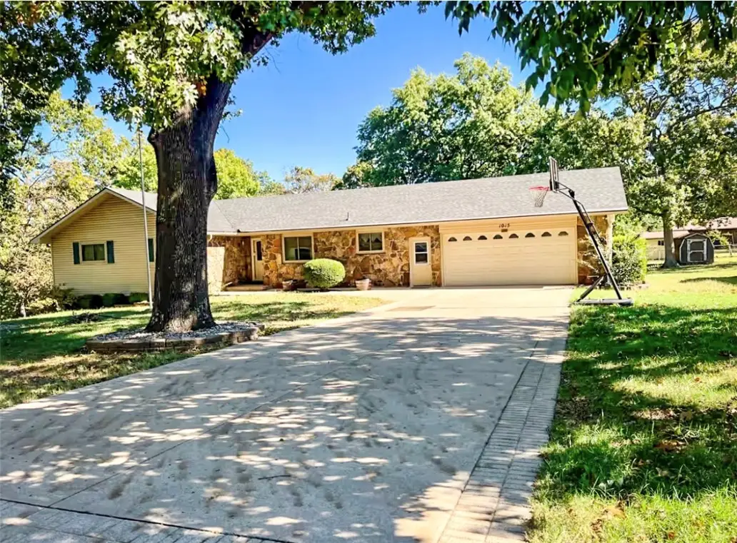 1015 Peterson Road, Neosho, MO 64850 - #1