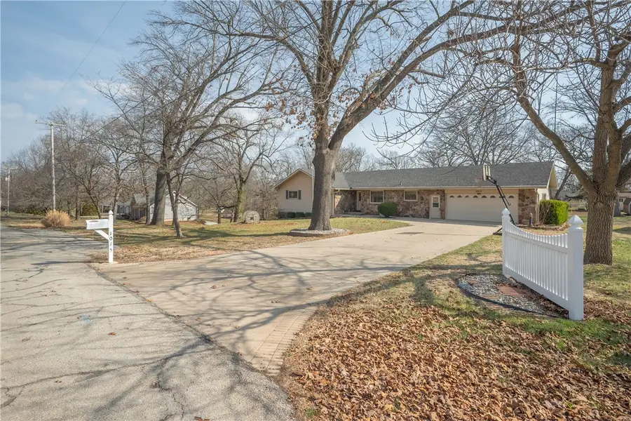 1015 Peterson Road, Neosho, MO 64850 - #2