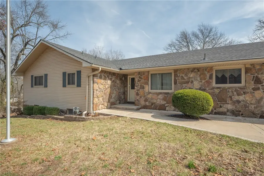 1015 Peterson Road, Neosho, MO 64850 - #3