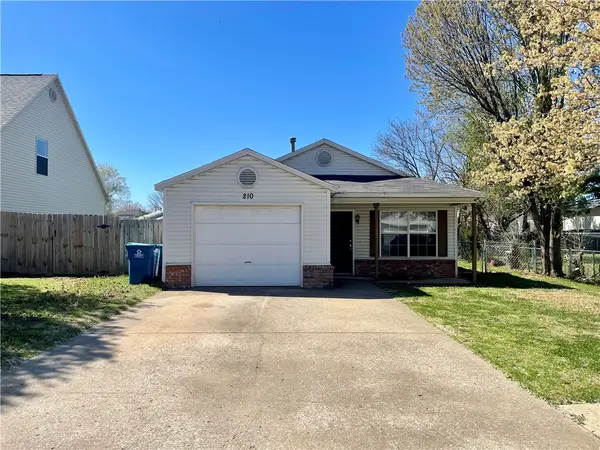 210 Parkcrest Drive, Bentonville, AR 72712
