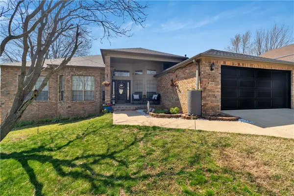 2819 N Raintree Drive, Fayetteville, AR 72703