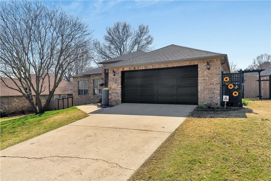 2819 N Raintree Drive, Fayetteville, AR 72703 - #2