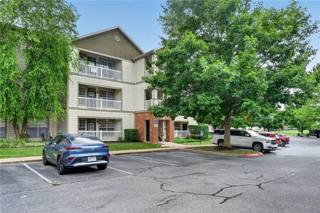 4261 NE Meadow Creek Circle #305, Fayetteville, AR 72703 - #1
