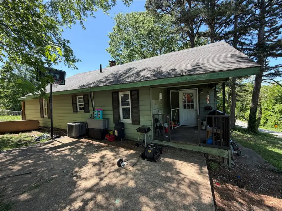 611 N Hughes Street, Huntsville, AR 72740 - #2