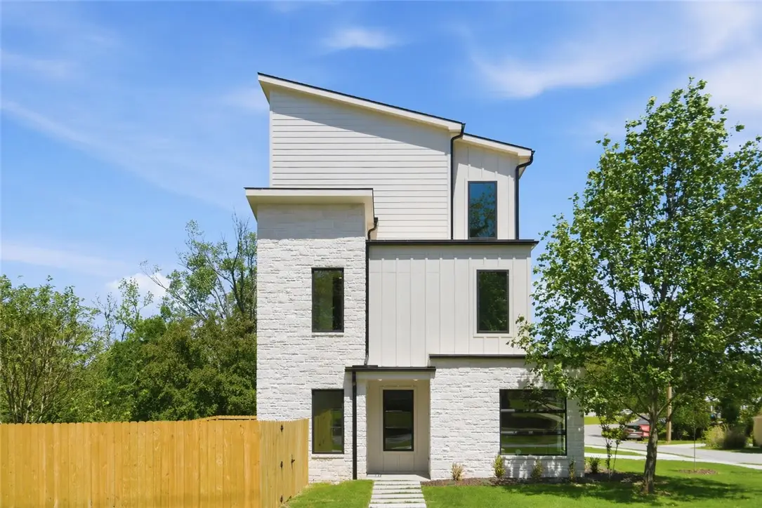 207 NE H Street, Bentonville, AR 72712 - #1