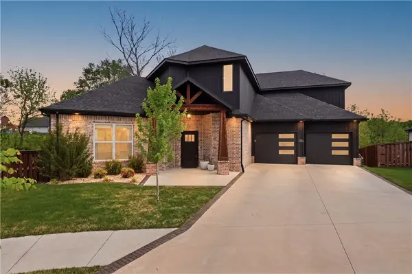 302 SW Gunison Cove, Bentonville, AR 72712