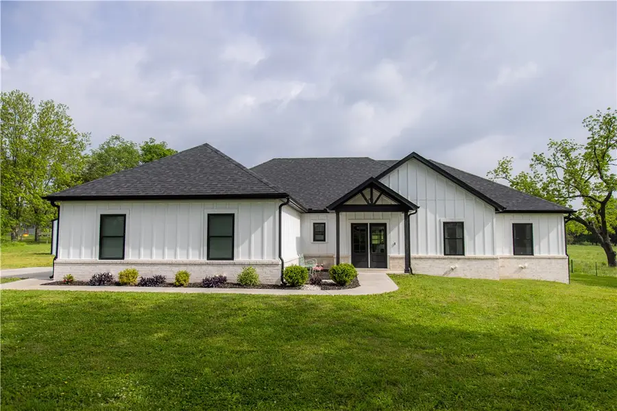 1213 W Pineville Road, Washburn, MO 65772 - #2
