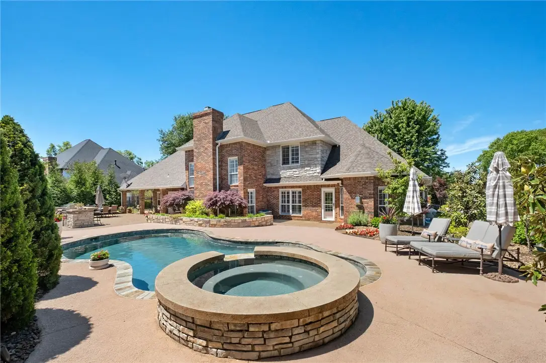 3 S Sherwood Drive, Rogers, AR 72758 - #1