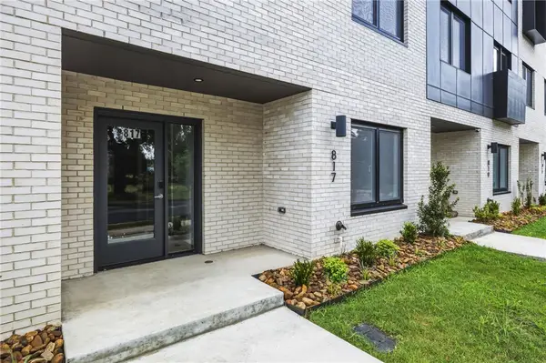 821 SE H Street, Bentonville, AR 72712