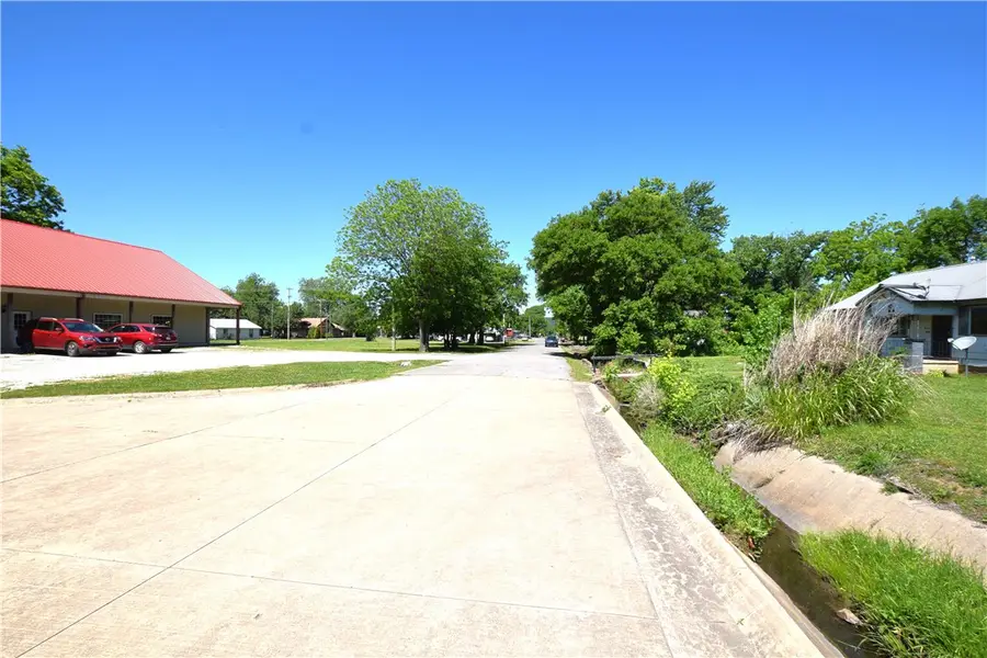 13 W Chestnut Street, Stilwell, OK 74960 - #3