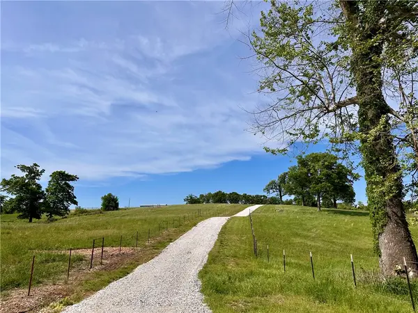 370 SE Bolin Road, Gentry, AR 72734