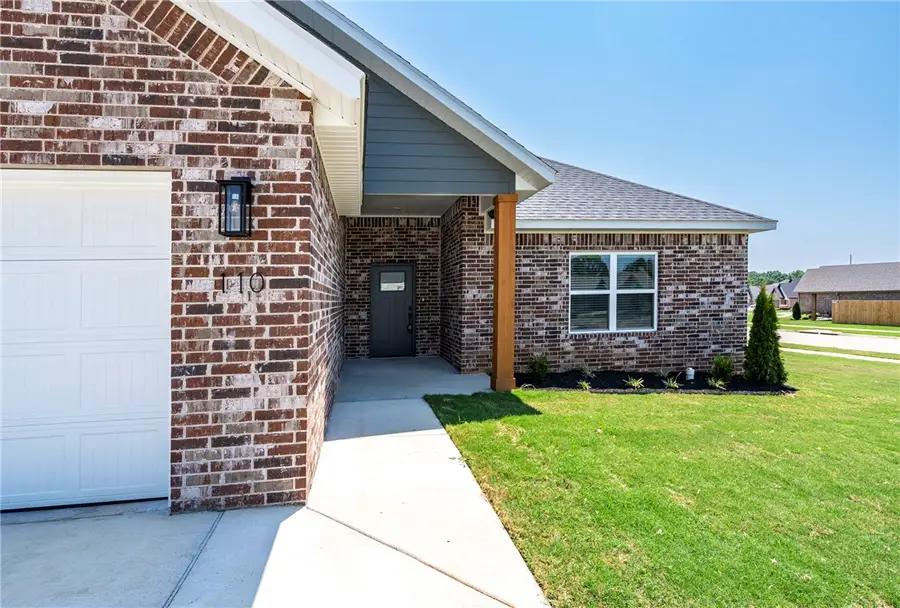 110 N Bloodhound Avenue, Farmington, AR 72730 - #2
