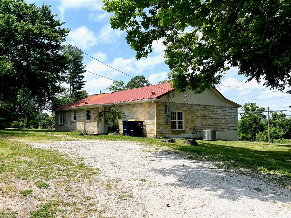 724 E South Avenue, Harrison, AR 72601 - #1