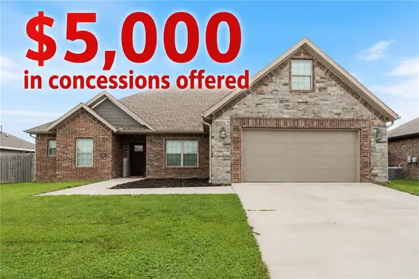 201 Pin Oak Street, Gentry, AR 72734