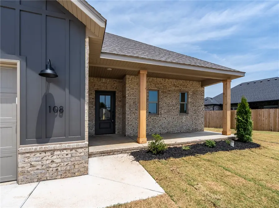 108 W Pitts Street, Farmington, AR 72730 - #2