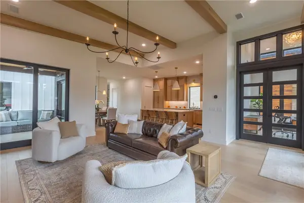 212 Sw Glover Street, Bentonville, AR 72712