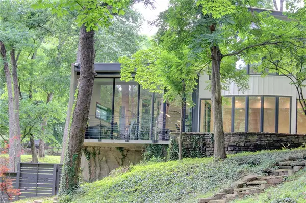 1011 N Tanglebriar Lane, Fayetteville, AR 72701