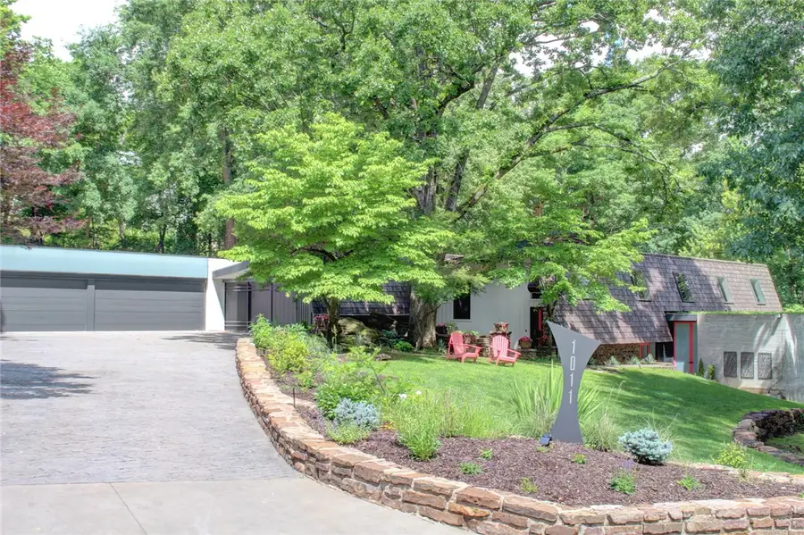 1011 N Tanglebriar Lane, Fayetteville, AR 72701 - #2