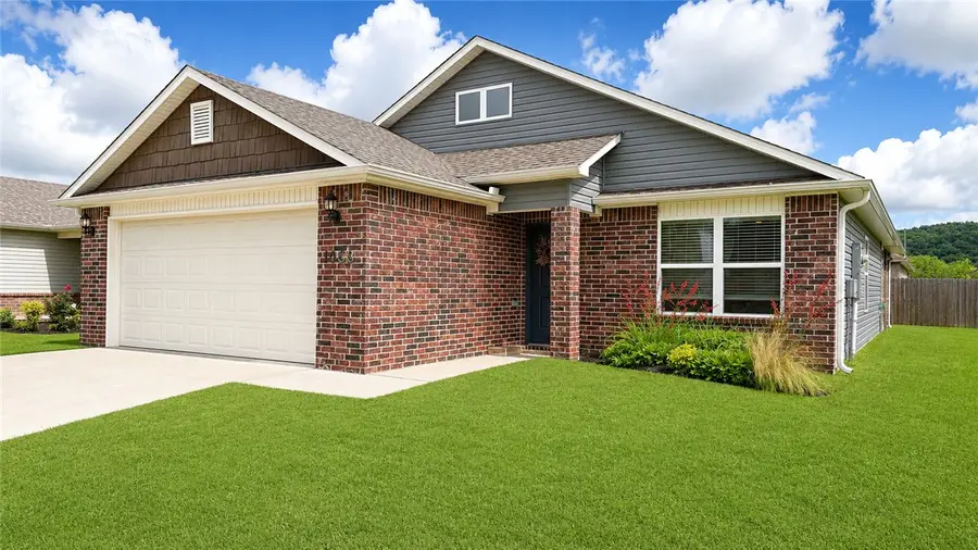 1066 E Sparrow Circle, Fayetteville, AR 72701 - #2