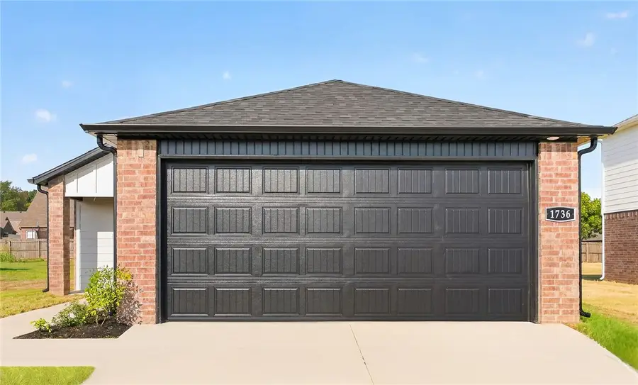 613 SW Benton Avenue, Gravette, AR 72736 - #2