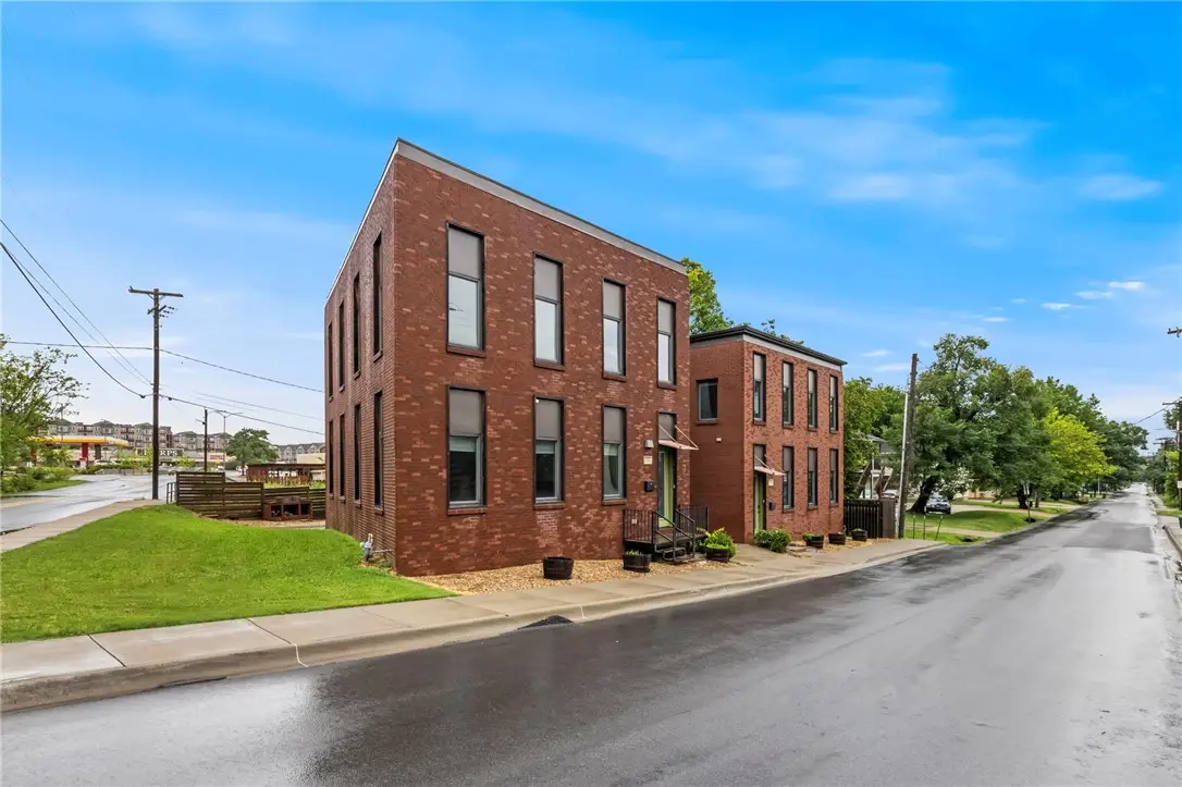 1111 N Oakland Avenue, Fayetteville, AR 72703 - #1
