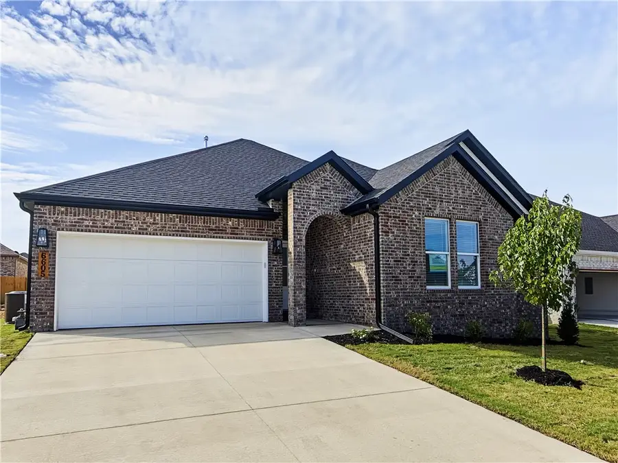 6605 SW Orange Avenue, Bentonville, AR 72713 - #2