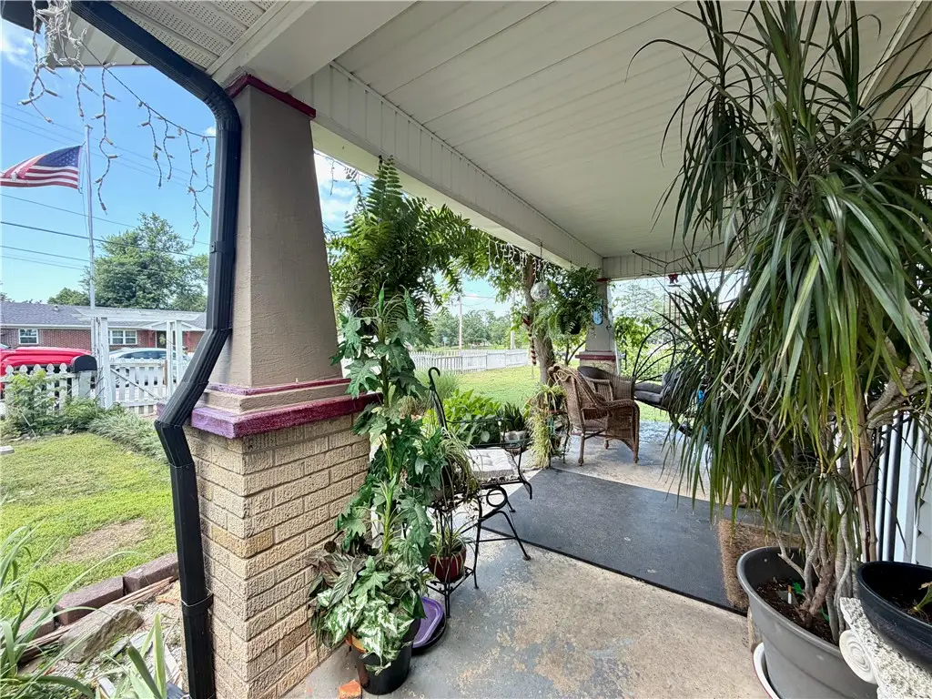 428 E Locust Street, Rogers, AR 72756 - #1