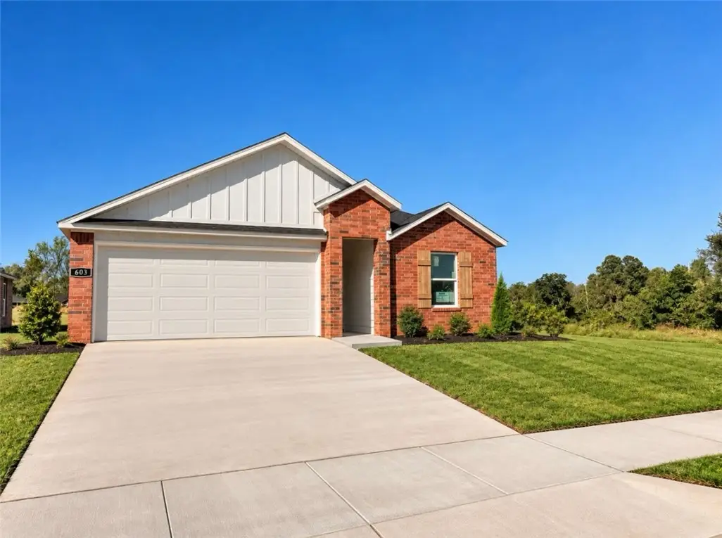 603 SW Benton Avenue, Gravette, AR 72736 - #1