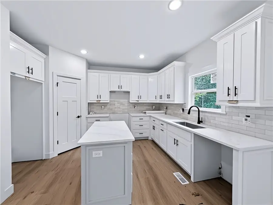 7 Bexhill Circle, Bella Vista, AR 72714 - #3
