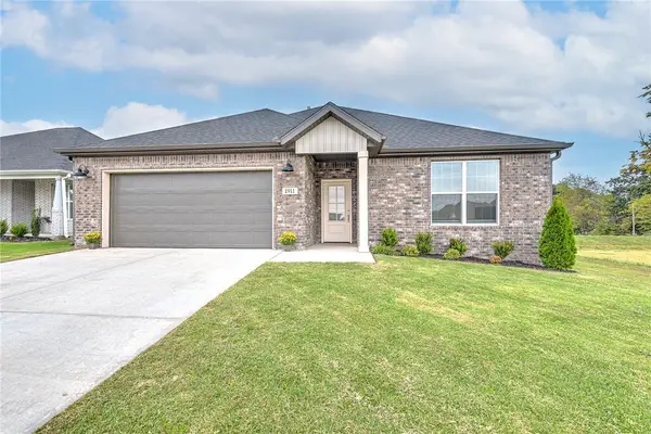 1911 Finnegan Street, Bentonville, AR 72713