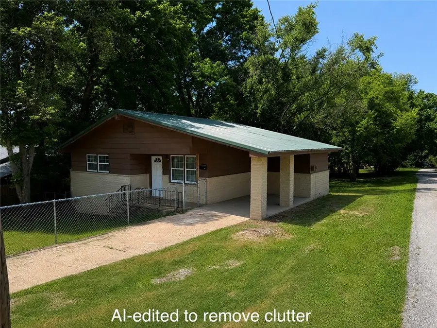 103 E College Avenue, Harrison, AR 72601 - #2