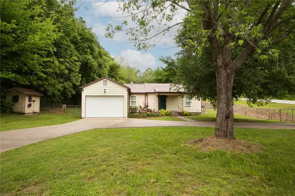 8504 Goose Creek Road, Fayetteville, AR 72704