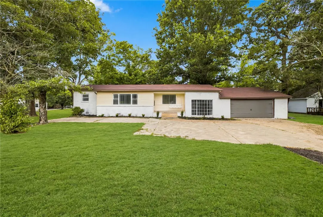 5976 E Huntsville Road, Fayetteville, AR 72701 - #1