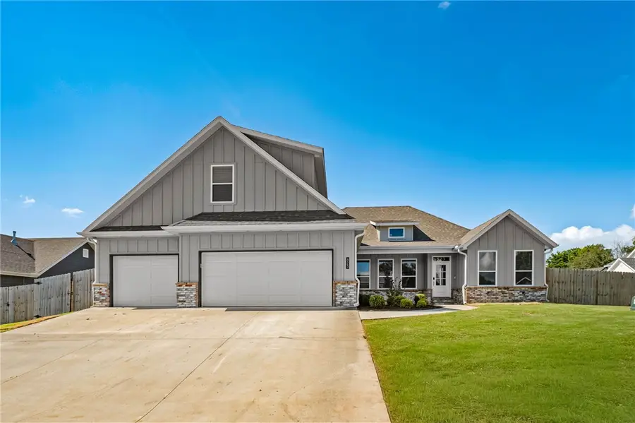 823 Mueller Way, Prairie Grove, AR 72753 - #2
