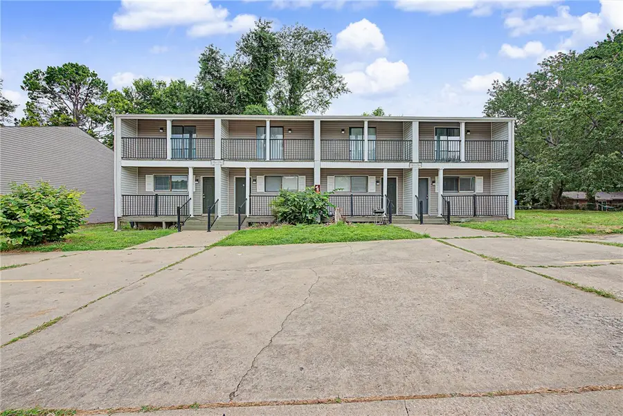 2765 #1-4 & 2731-2737 N Valencia Avenue, Fayetteville, AR 72703 - #2