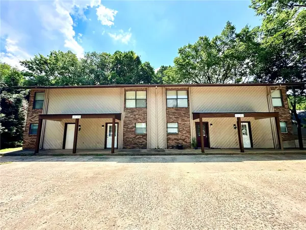 2103, 2105, 2107 N East Oaks Drive, Fayetteville, AR 72703