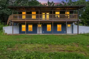 9906 Farm Road 1162, Cassville, MO 65625