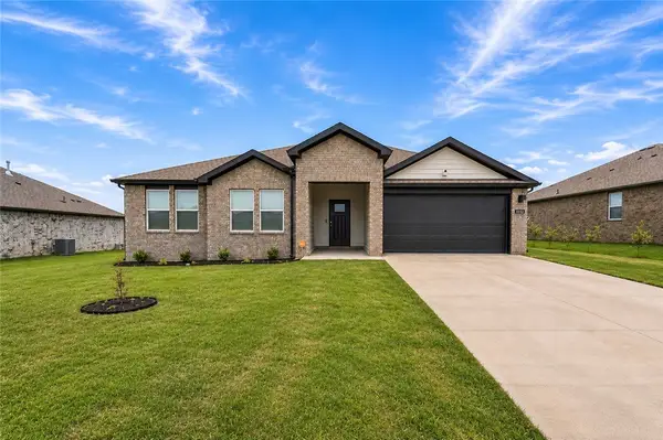 1032 Emerald Street, Prairie Grove, AR 72753