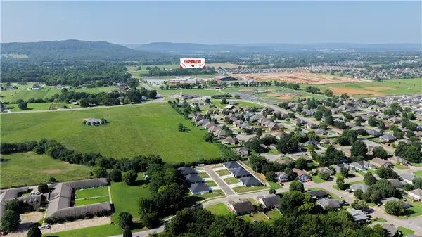 93 Rainsong Street, Farmington, AR 72730