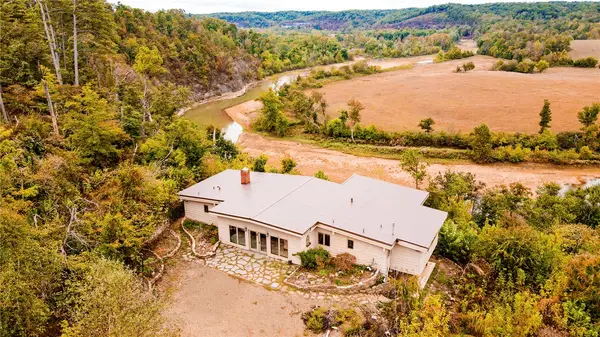 11375 High Sky Inn Road, Hindsville, AR 72738
