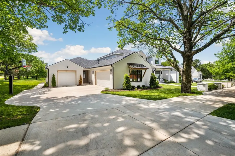217 W Lawson Street, Fayetteville, AR 72703 - #2