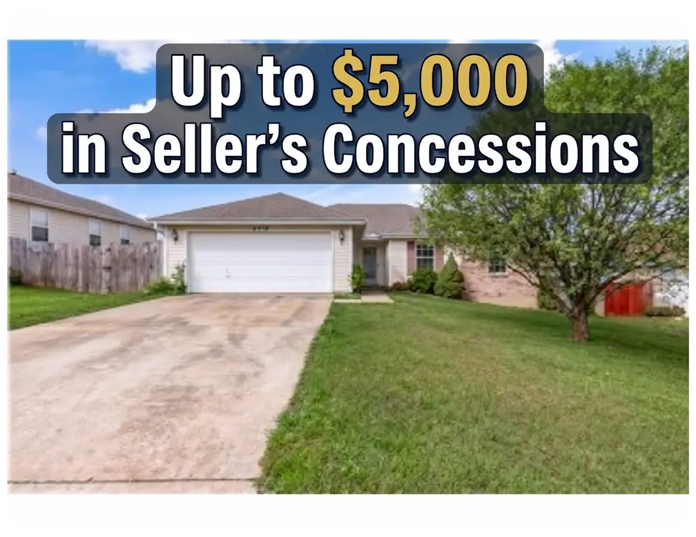 215 Elizabeth, Huntsville, AR 72740 - #1