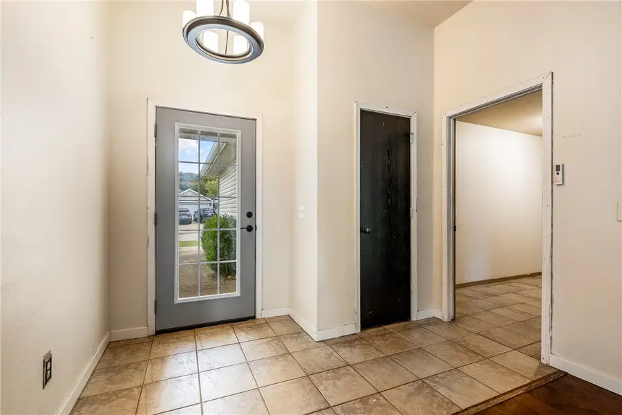 215 Elizabeth, Huntsville, AR 72740 - #3