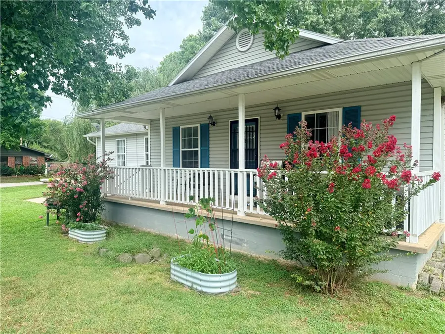 402 SE El Paso Street, Gravette, AR 72736 - #2