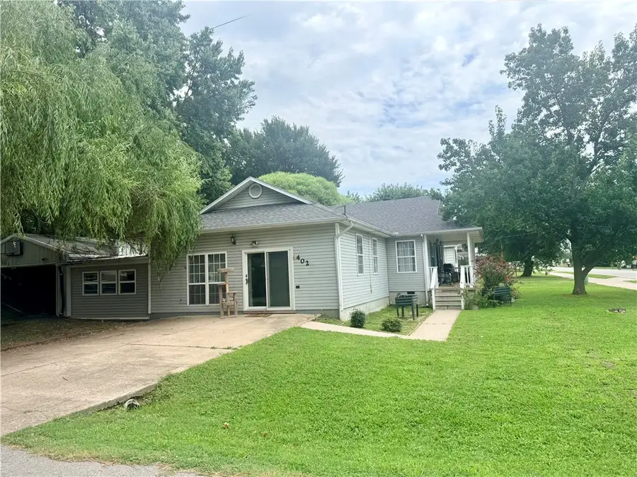 402 SE El Paso Street, Gravette, AR 72736 - #3