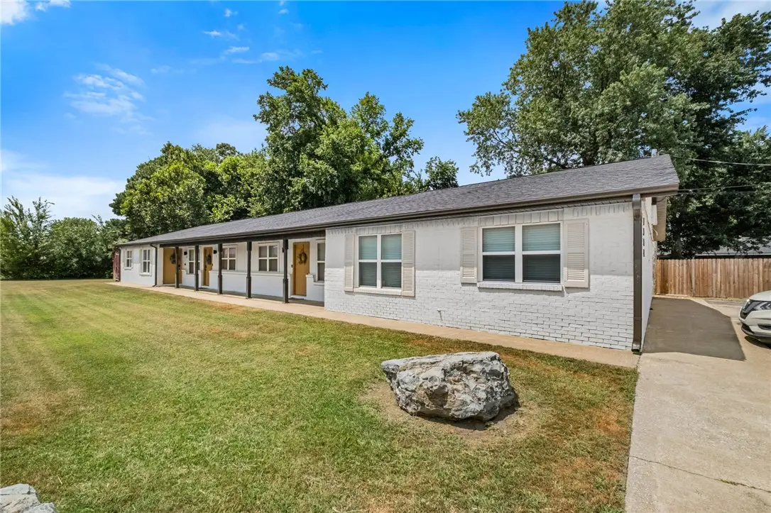 1304 SE C Street, Bentonville, AR 72712 - #1