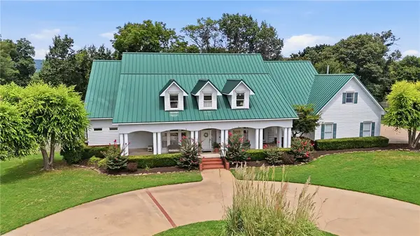 3840 E River Bluff Cove, Fayetteville, AR 72701