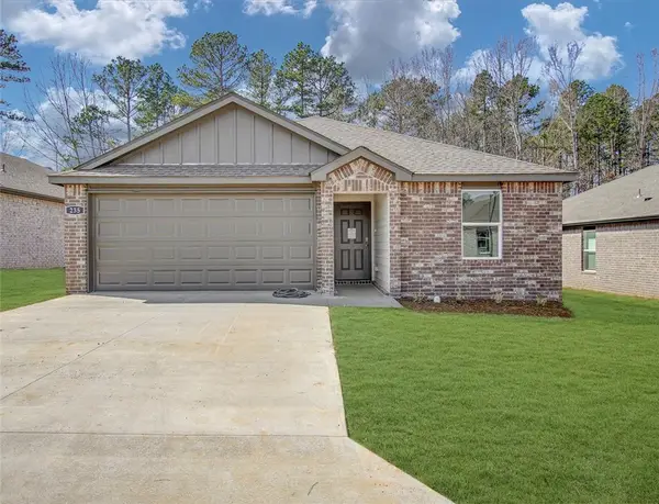 606 SW Benton Avenue, Gravette, AR 72736