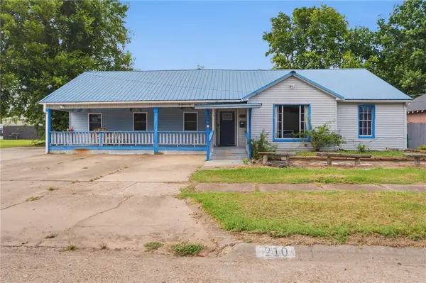 210 Locust Street, Dardanelle, AR 72834