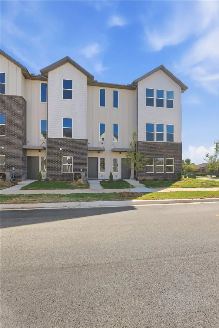 4237 W Sardinia Way #4, Fayetteville, AR 72704 - #1